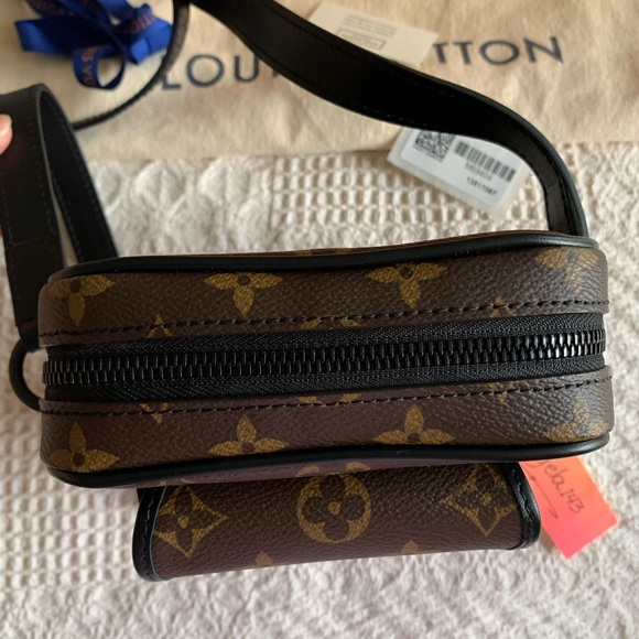 Louis Vuitton Christopher Wearable Wallet - Picture 6 of 17
